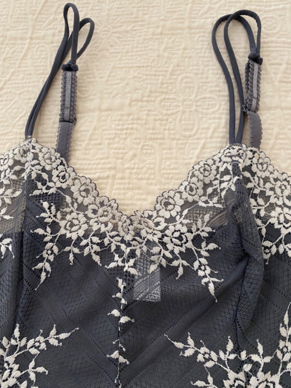 Wacoal Gray and Lace Camisole, Chemise, Lingerie. Poly-spandex. XL - Picture 3 of 10